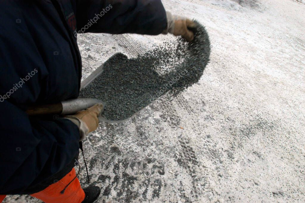 Streufahrzeug im Einsatz