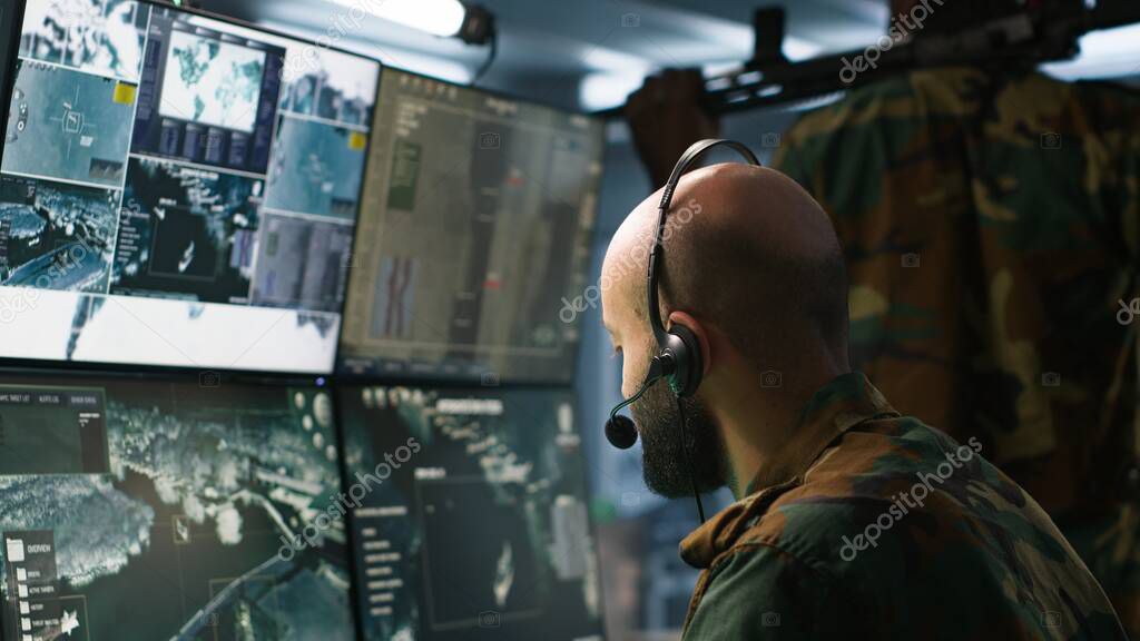 Einsatzleitstelle überwacht Winterlage auf Monitoren