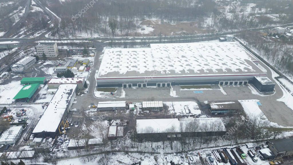 Schneefreier Logistikstandort mit Laderampen